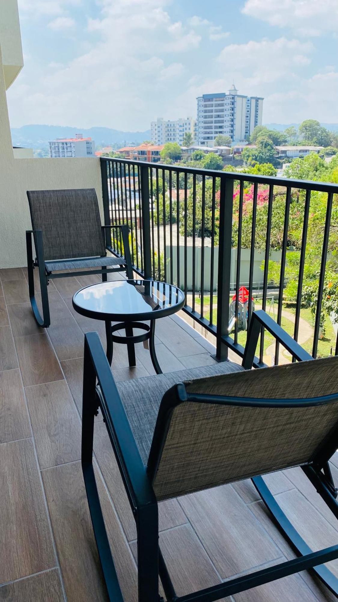 Entire Beautiful Condo With Rooftop Pool And Gym سان سلفادور المظهر الخارجي الصورة